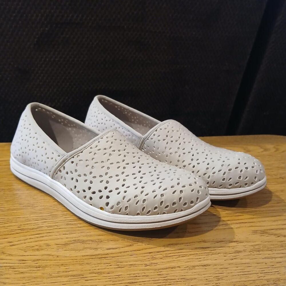 Clarks Cloud Steppers Women's Slip On Shoes Light Taupe Size 8